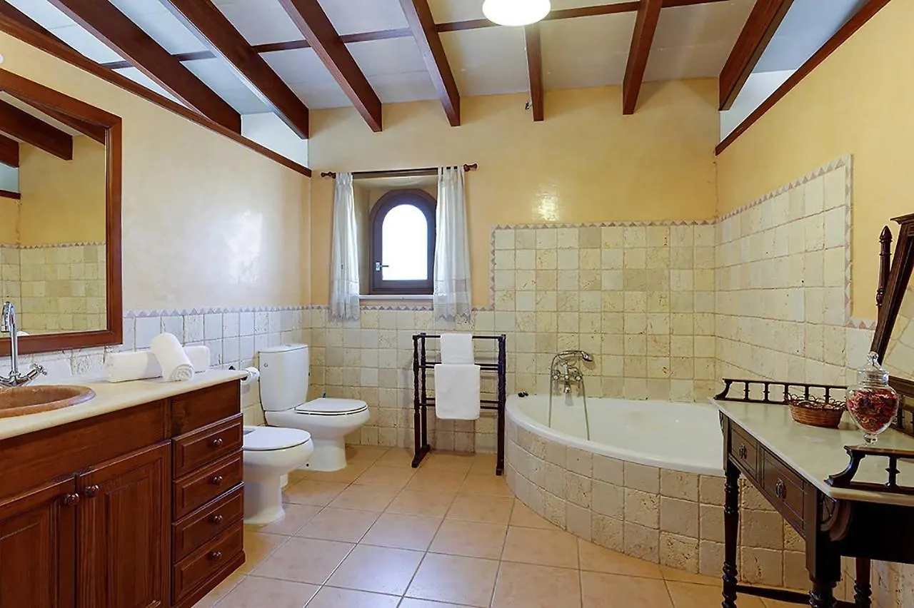 סנטני Villa Deu Quarterades 0*,